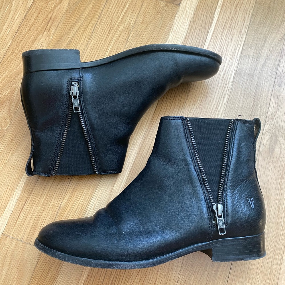 Frye Bootie - Picture 1 of 2